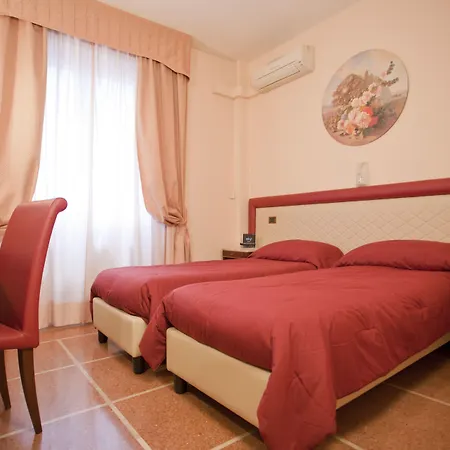 Hotell La Pace Pisa