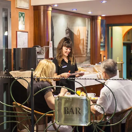 لا بيس فندق 3*