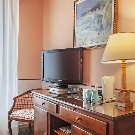 لا بيس فندق 3*